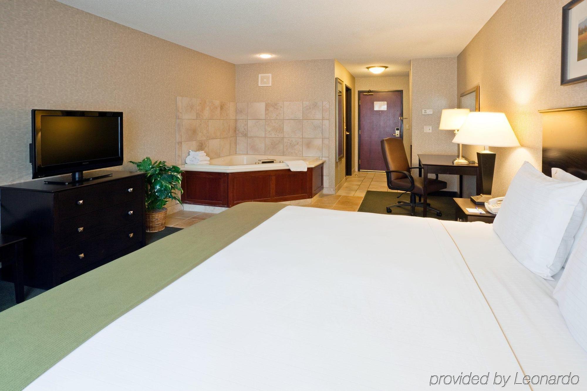 Holiday Inn Express Hotel & Suites Minneapolis-Downtown Convention Center By Ihg Экстерьер фото