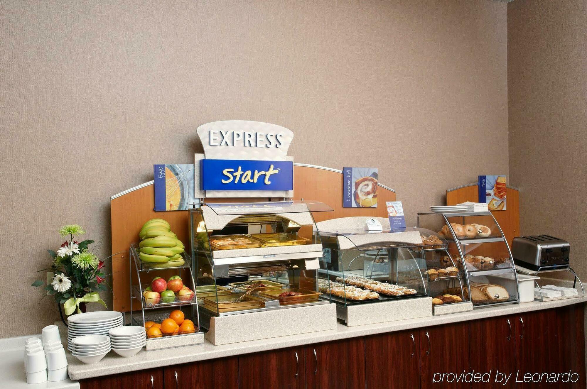 Holiday Inn Express Hotel & Suites Minneapolis-Downtown Convention Center By Ihg Экстерьер фото
